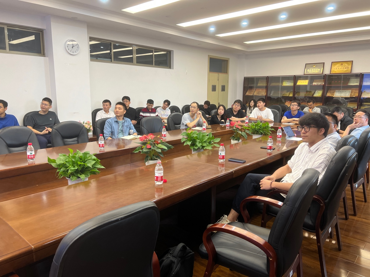 中科院等离子体所丁锐研究员、安徽大学遇鑫遥教授应邀来我系做专题学术报告-物理系